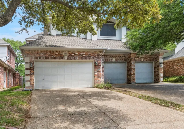 Photo 3 of Townhouse for sale at 535 Lochngreen Trl, Arlington, TX 76012 | MLS# 21242997 | Listing updated on 2026-07-21