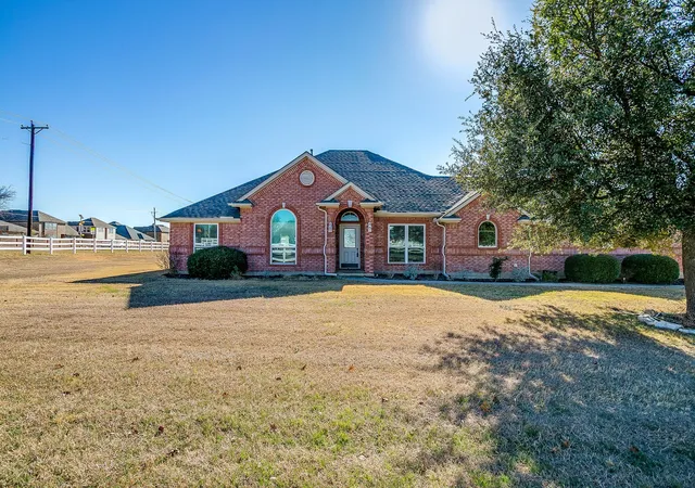 Photo 3 of Single family home for sale at 801 Creek Hollow Ln, Fort Worth, TX 76131 | MLS# 21243234 | Listing updated on 2026-10-05