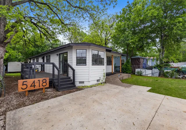 Photo 3 of Single family home for sale at 5418 Singleton Blvd, Dallas, TX 75212 | MLS# 21241984 | Listing updated on 2026-07-22