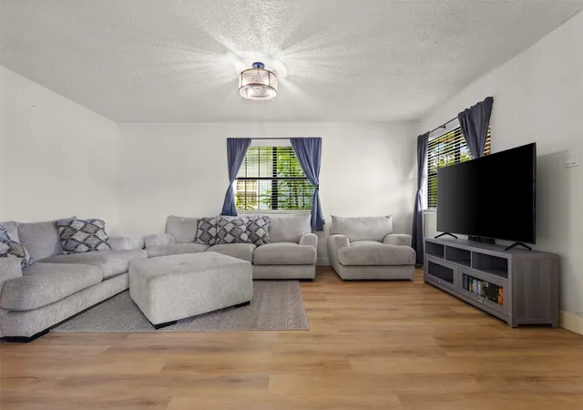 Photo 4 of Single family home for sale at 5418 Singleton Blvd, Dallas, TX 75212 | MLS# 21241984 | Listing updated on 2026-07-22