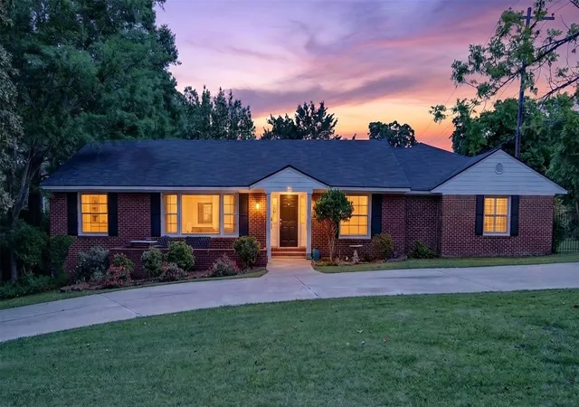 Photo 3 of Single family home for sale at 4827 Gilbert Dr, Shreveport, LA 71106 | MLS# 21241537 | Listing updated on 2026-07-06