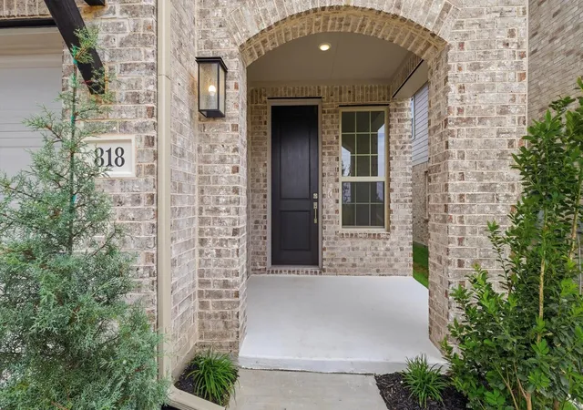 Photo 3 of Single family home for sale at 818 Antioch Dr, Mc Kinney, TX 75071 | MLS# 21242542 | Listing updated on 2026-09-29