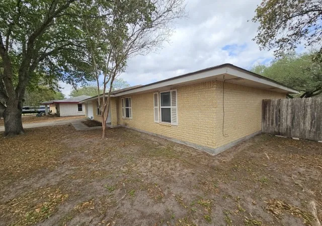 Homes for sale in Beeville, TX | 1413 Las Palmas Cir, Beeville, TX 78102 | MLS# 21243280