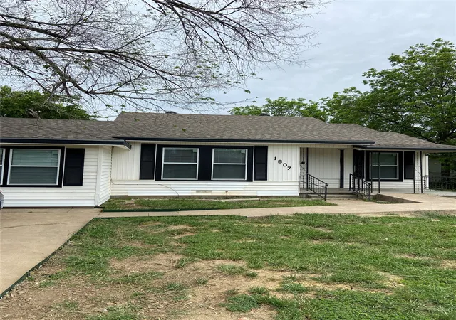 Homes for sale in Mineral Wells, TX | 1607 Se 18th St, Mineral Wells, TX 76067 | MLS# 21242614