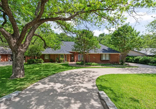 Photo 1 of Sale Pending at 8808 Ravenswood Rd, Granbury, TX 76049 | MLS# 21243346 | Listing updated on 2026-07-28