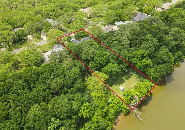 Photo 3 of Sale Pending at 8808 Ravenswood Rd, Granbury, TX 76049 | MLS# 21243346 | Listing updated on 2026-07-28