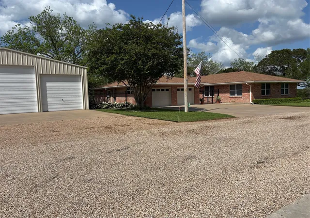 Homes for sale in Clifton, TX | 209 County Road 1764, Clifton, TX 76634 | MLS# 21235921
