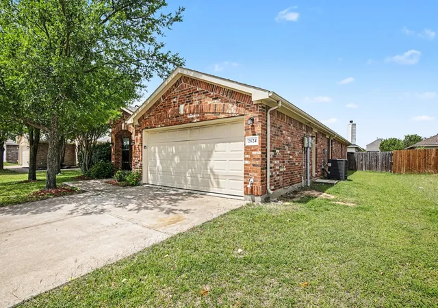 Photo 2 of Single family home for sale at 2624 Buffalo Run, Burleson, TX 76028 | MLS# 21237280 | Listing updated on 2026-07-13
