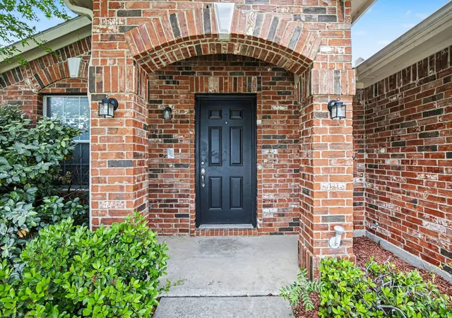Photo 3 of Single family home for sale at 2624 Buffalo Run, Burleson, TX 76028 | MLS# 21237280 | Listing updated on 2026-07-13
