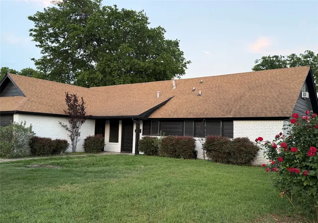 Photo 1 of Single family home for sale at 5821 Mccart Ave, Fort Worth, TX 76133 | MLS# 21243445 | Listing updated on 2026-07-08