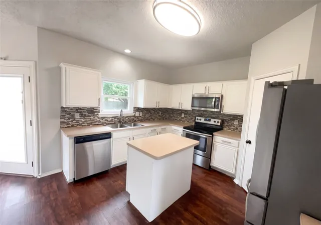 2nd image of 1405 Turtle Cove Dr, Little Elm, TX 75068 | MLS# 21243457