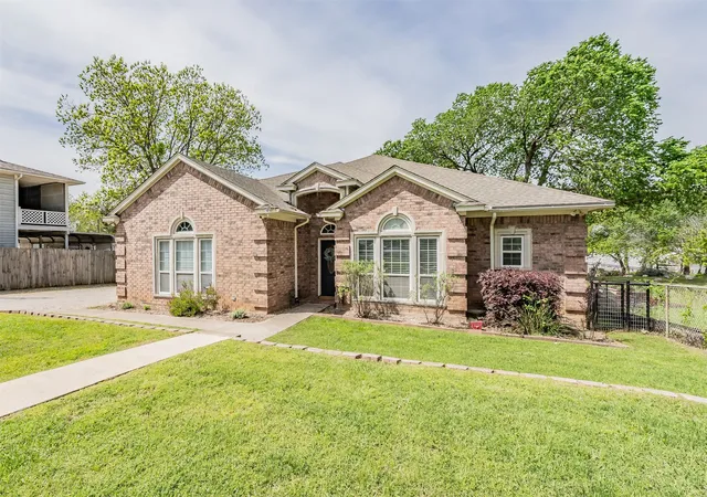 Homes for sale in Newark, TX | 393 County Road 4874, Newark, TX 76071 | MLS# 21221894