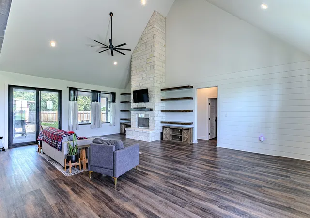 Photo 3 of Single family home for sale at 289 E Bell Rd, Waco, TX 76705 | MLS# 21241825 | Listing updated on 2026-07-08