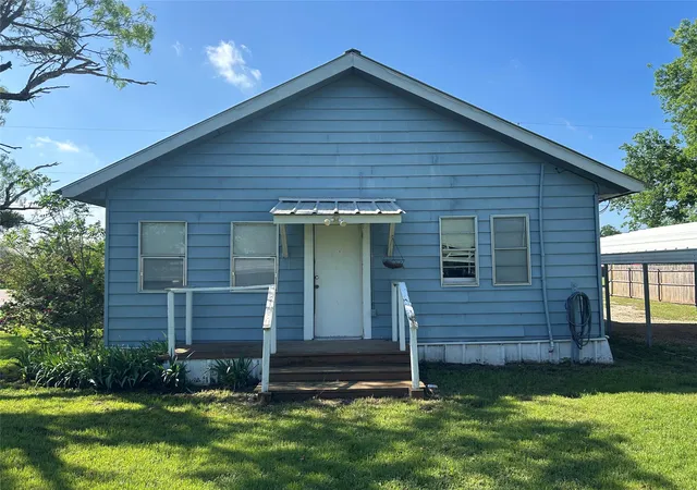 Photo 1 of Single family home for sale at 300 Harrison Ave, Newcastle, TX 76372 | MLS# 21243486 | Listing updated on 2026-08-20