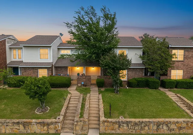 Homes for sale in Lewisville, TX | 831 Creekside Dr, Lewisville, TX 75067 | MLS# 21242896