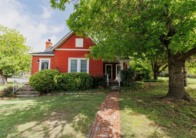 Homes for sale in Decatur, TX | 510 W Walnut St, Decatur, TX 76234 | MLS# 21241329