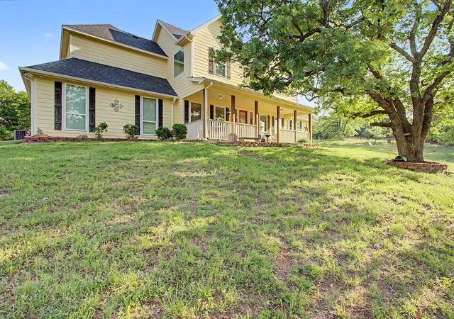 2nd image of 203 Saddle Ridge Ct, Springtown, TX 76082 | MLS# 21242443