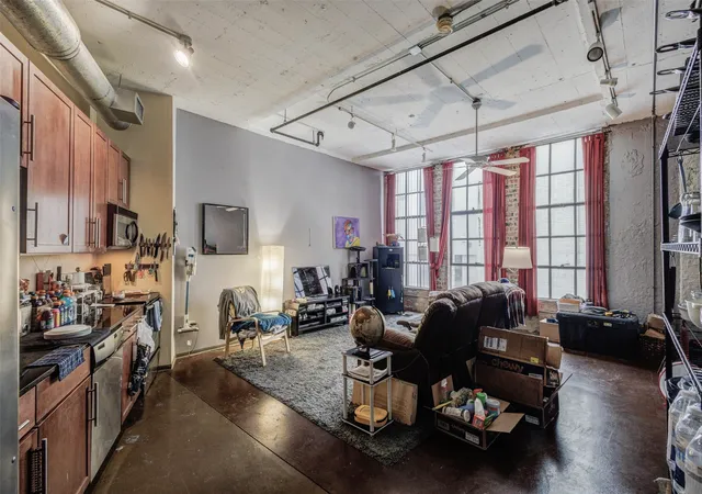Photo 1 of Condo for sale at 1122 Jackson St #214, Dallas, TX 75202 | MLS# 21241019 | Listing updated on 2026-09-17