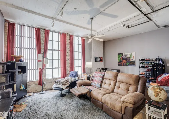 Photo 2 of Condo for sale at 1122 Jackson St #214, Dallas, TX 75202 | MLS# 21241019 | Listing updated on 2026-09-17