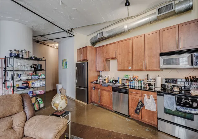Photo 3 of Condo for sale at 1122 Jackson St #214, Dallas, TX 75202 | MLS# 21241019 | Listing updated on 2026-09-17