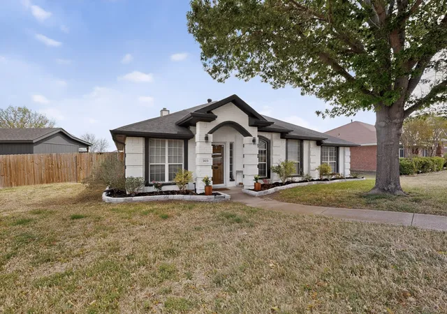 Photo 2 of Single family home for sale at 3015 Antelope Dr, Mesquite, TX 75181 | MLS# 21242055 | Listing updated on 2026-09-30