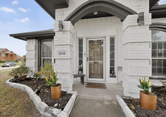 Photo 3 of Single family home for sale at 3015 Antelope Dr, Mesquite, TX 75181 | MLS# 21242055 | Listing updated on 2026-09-30