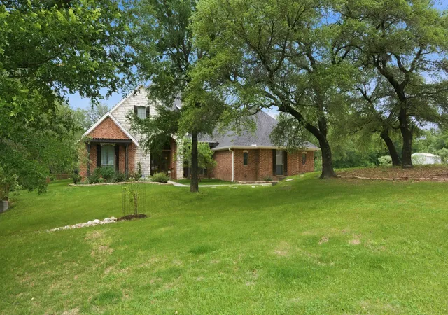 Photo 1 of Single family home for sale at 1012 Vista Hills Dr, Springtown, TX 76082 | MLS# 21240591 | Listing updated on 2026-08-31