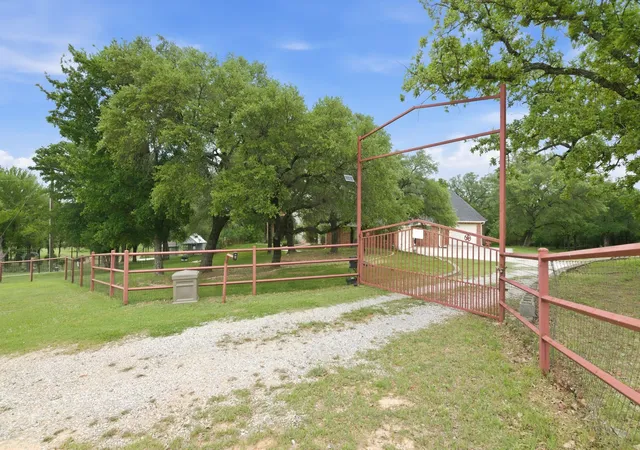Photo 3 of Single family home for sale at 1012 Vista Hills Dr, Springtown, TX 76082 | MLS# 21240591 | Listing updated on 2026-08-31