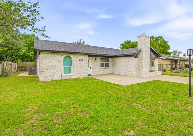 Photo 2 of Sale Pending at 1602 Marie Ter, Arlington, TX 76010 | MLS# 21241690 | Listing updated on 2026-09-24