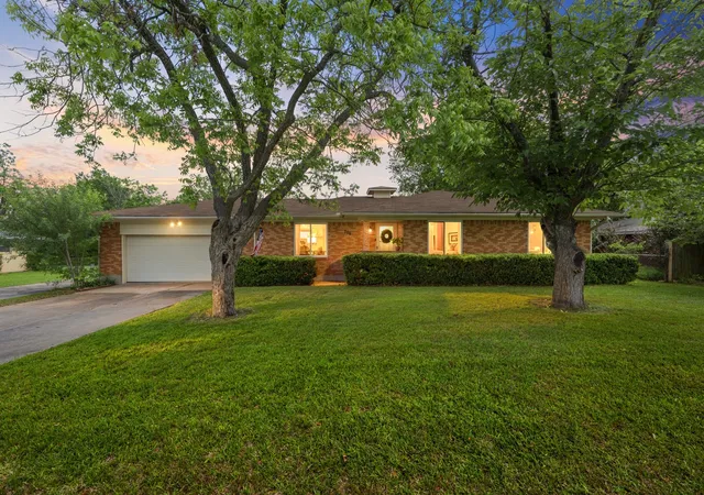 Photo 1 of Sale Pending at 706 W Denison Dr, Robinson, TX 76706 | MLS# 21243623 | Listing updated on 2026-07-06