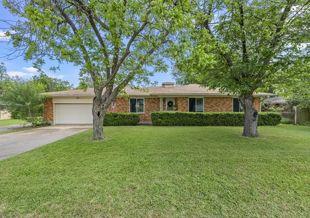 Photo 3 of Sale Pending at 706 W Denison Dr, Robinson, TX 76706 | MLS# 21243623 | Listing updated on 2026-07-06