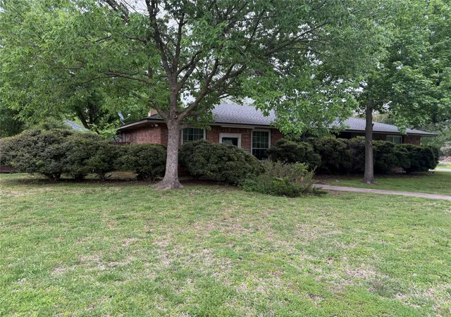 Photo 2 of Single family home for sale at 2200 Agnew St, Bonham, TX 75418 | MLS# 21242719 | Listing updated on 2026-07-20