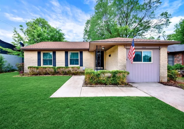 Homes for sale in Dallas, TX | 2418 Centerville Rd, Dallas, TX 75228 | MLS# 21214949