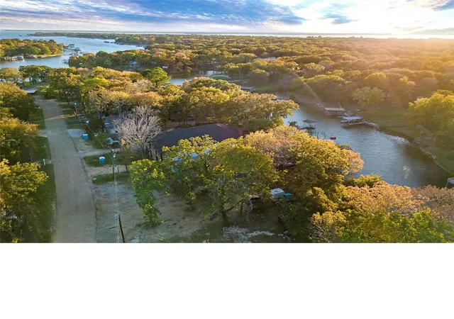 Homes for sale in Mabank, TX | 166 Indian Gap Rd, Mabank, TX 75156 | MLS# 21243808