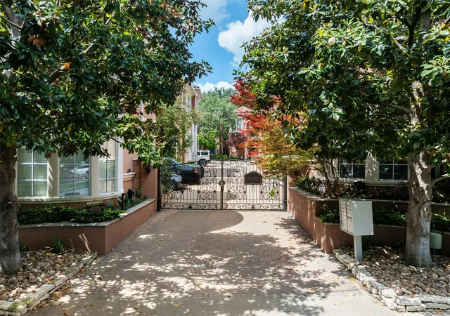Photo 3 of Townhouse for sale at 2825 Hood St, Dallas, TX 75219 | MLS# 21243624 | Listing updated on 2026-07-08