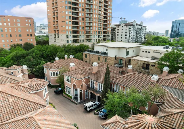 Photo 4 of Townhouse for sale at 2825 Hood St, Dallas, TX 75219 | MLS# 21243624 | Listing updated on 2026-07-08