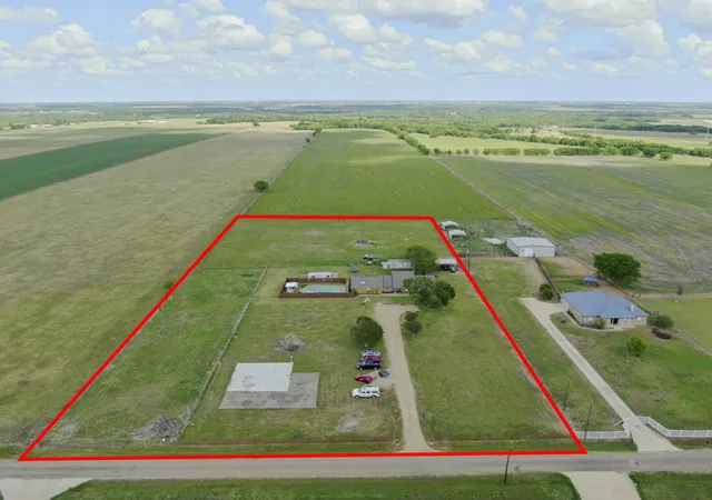 Photo 4 of Sale Pending at 430 Carter Rd, Italy, TX 76651 | MLS# 21195009 | Listing updated on 2026-07-16