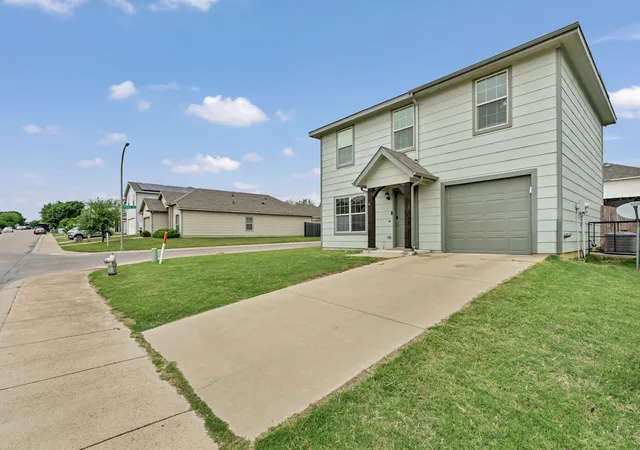 Photo 2 of Single family home for sale at 1501 Sierra Estate Trl, Fort Worth, TX 76119 | MLS# 21241465 | Listing updated on 2026-07-24