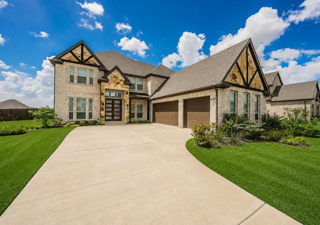 1st image of 371 Cheyenne Mountain Dr, Red Oak, TX 75154 | MLS# 21233336