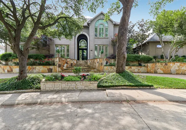 Homes for sale in Dallas, TX | 17704 Cedar Creek Canyon Dr, Dallas, TX 75252 | MLS# 21243918