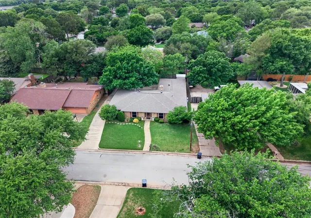 32nd image of 1808 E Cedar Elm Dr, Arlington, TX 76012 | MLS# 21243942