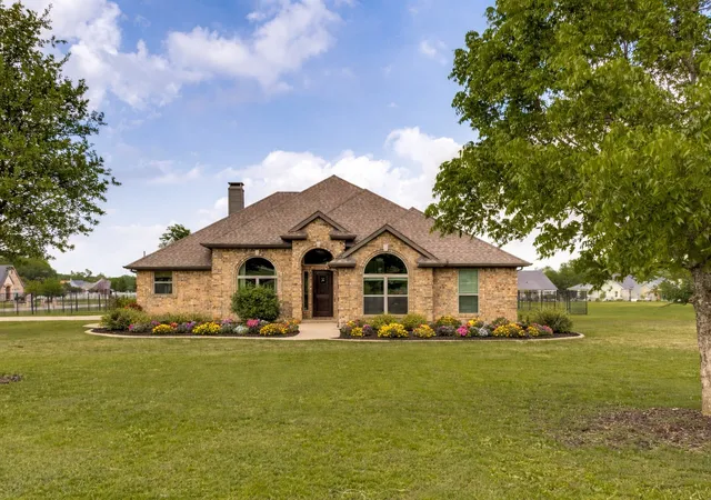 Homes for sale in Gunter, TX | 897 Cypress Point Dr, Gunter, TX 75058 | MLS# 21230947