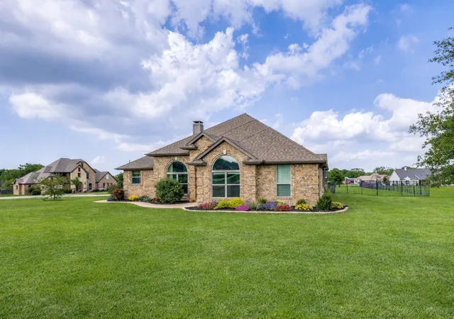 Homes for sale in Gunter, TX | 897 Cypress Point Dr, Gunter, TX 75058 | MLS# 21230947