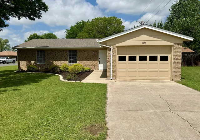 Homes for sale in Gainesville, TX | 1001 Parkwood Ct, Gainesville, TX 76240 | MLS# 21243979