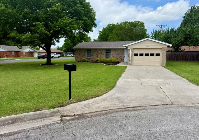Homes for sale in Gainesville, TX | 1001 Parkwood Ct, Gainesville, TX 76240 | MLS# 21243979