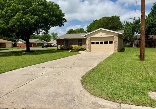 Homes for sale in Gainesville, TX | 1001 Parkwood Ct, Gainesville, TX 76240 | MLS# 21243979