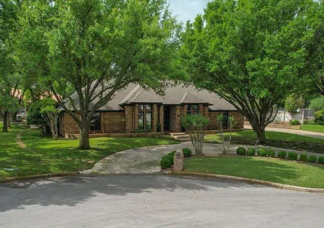 Photo 1 of Sale Pending at 308 N Broadway Rd, Azle, TX 76020 | MLS# 21239493 | Listing updated on 2026-08-30