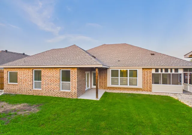 Photo 2 of Sale Pending at 921 Mill Pond Dr, Midlothian, TX 76065 | MLS# 21243619 | Listing updated on 2026-09-01