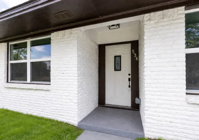 Photo 3 of Single family home for sale at 536 Lakeshore Dr, Ennis, TX 75119 | MLS# 21244117 | Listing updated on 2026-09-29