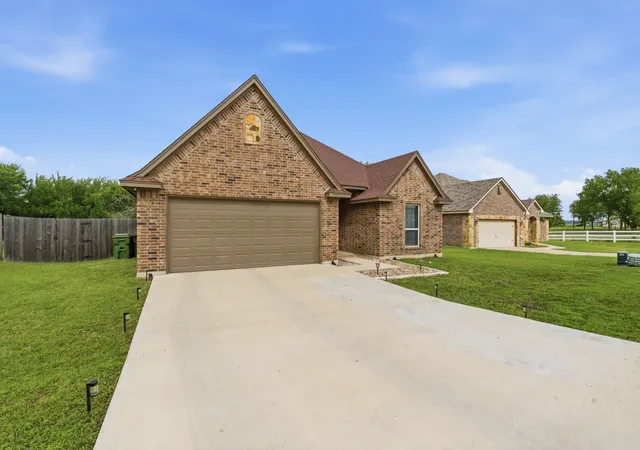 Homes for sale in Mineral Wells, TX | 2313 Springhill Ct, Mineral Wells, TX 76067 | MLS# 21244147